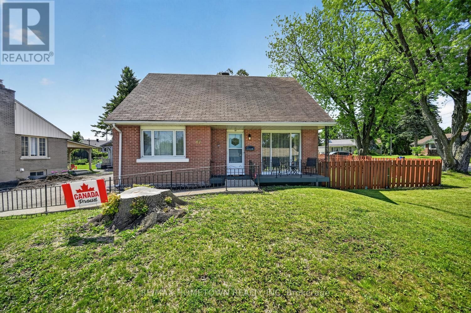 Property Photo: 87 Brookview Crescent ON K6V 4P3