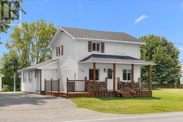 Property Photo:  122 South De L'Eglise Street South  ON K0B 1N0 
