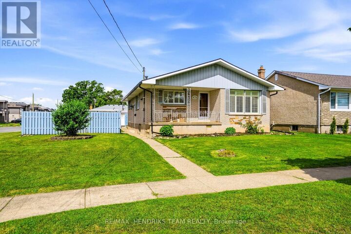 Property Photo:  160 Classic Avenue  ON L3B 1P7 