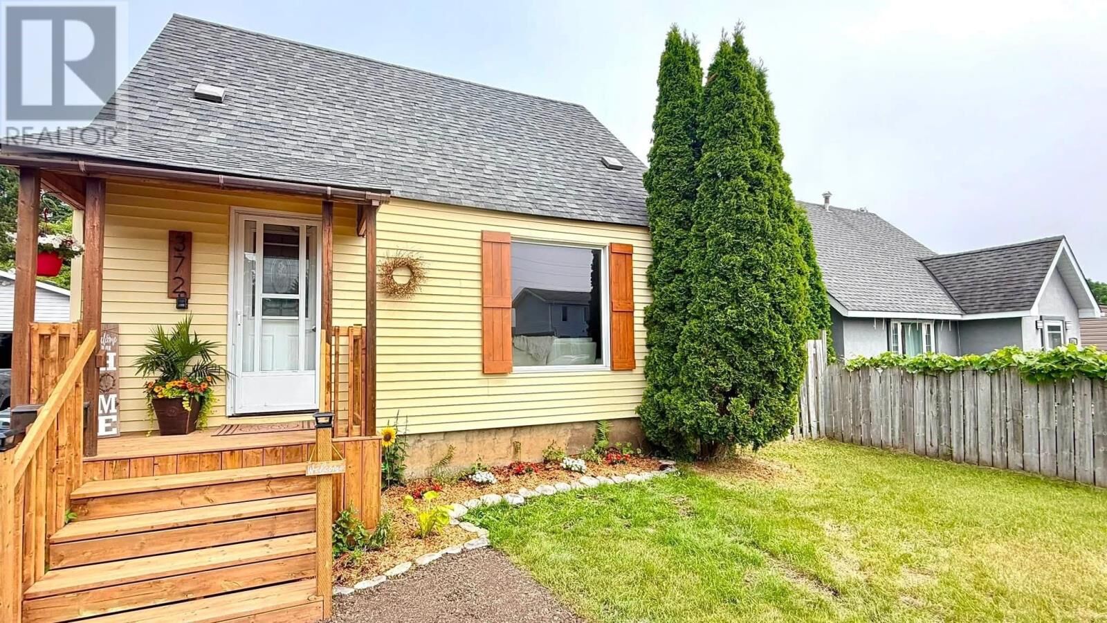 Property Photo: 372 Grenville Ave ON P7A 2B8