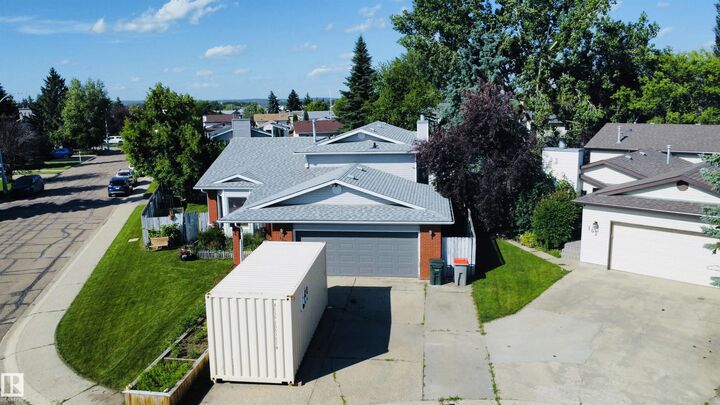 Property Photo: 160 St. Andrews Drive AB T7Z 1K9
