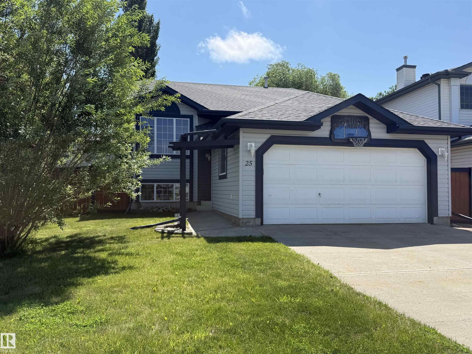 Property Photo: 25 Heatherglen Crescent AB T7X 3X4