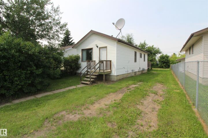 Property Photo:  9736 107 Street  AB T7P 1R5 
