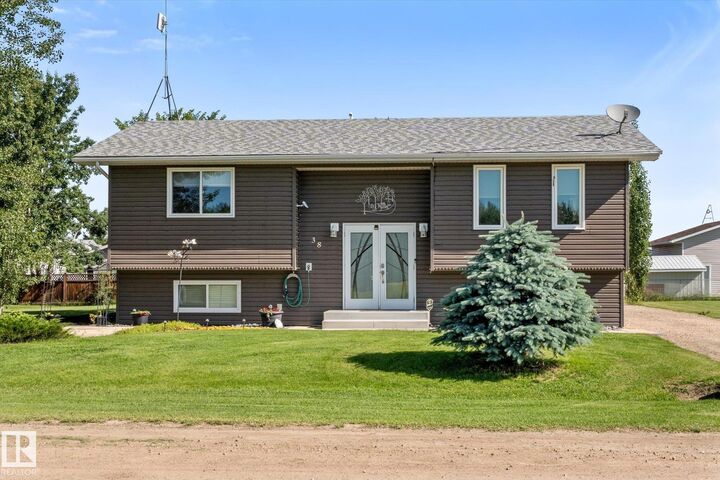 Property Photo:  38 Woodbend Crescent  AB T0C 2T0 