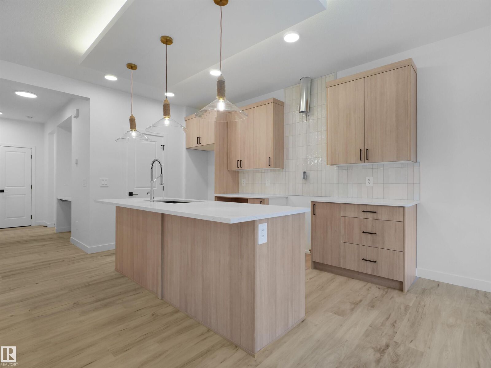 Property Photo:  2212 Crossbill Link NW  AB T5S 0W3 