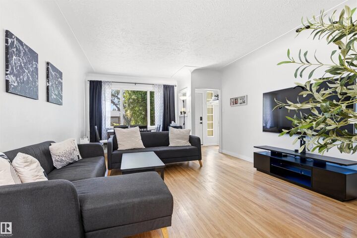 Property Photo:  11115 11117 116 Street NW  AB T5G 2V7 