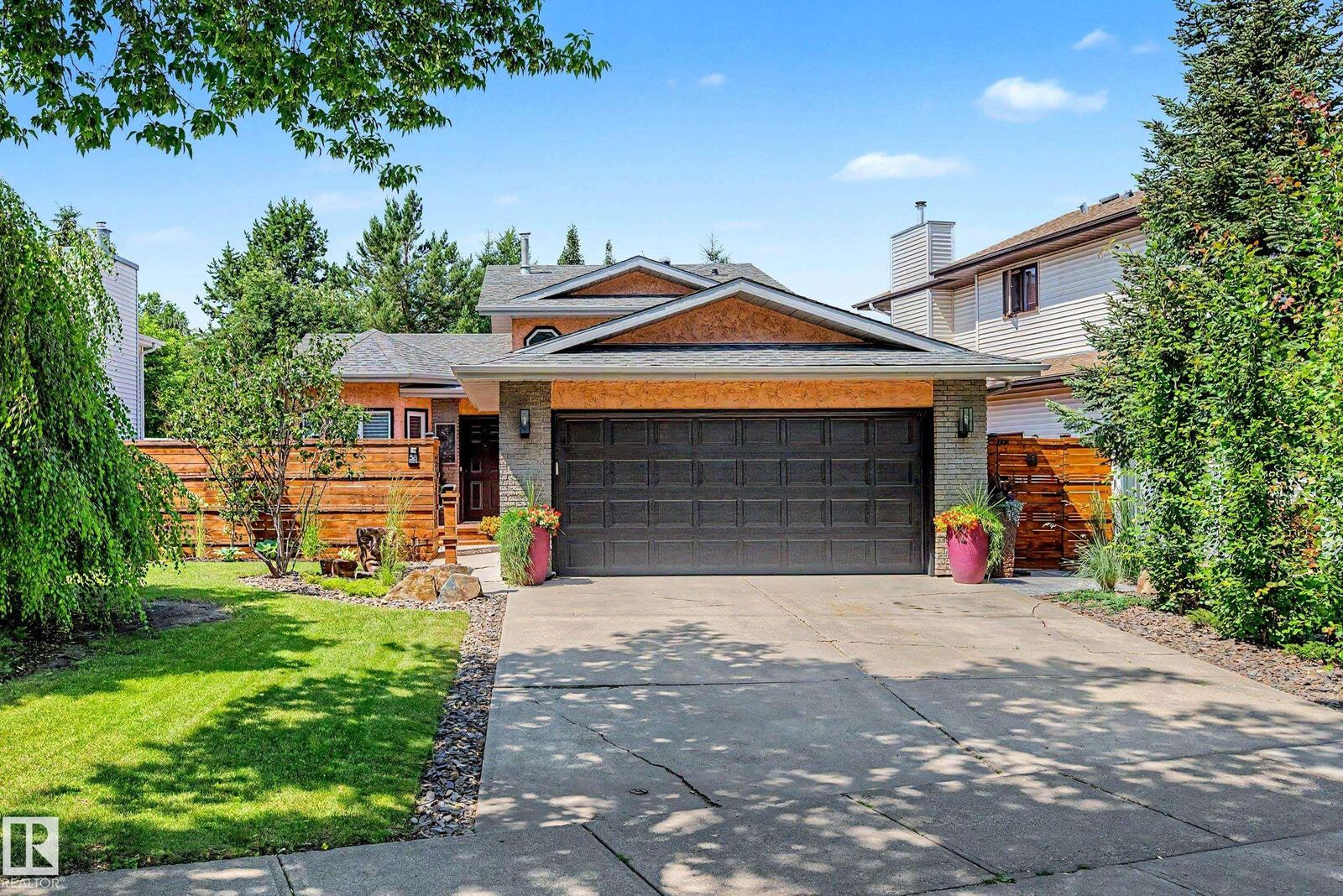 Property Photo:  58 Alderwood Boulevard  AB T8N 3Z6 