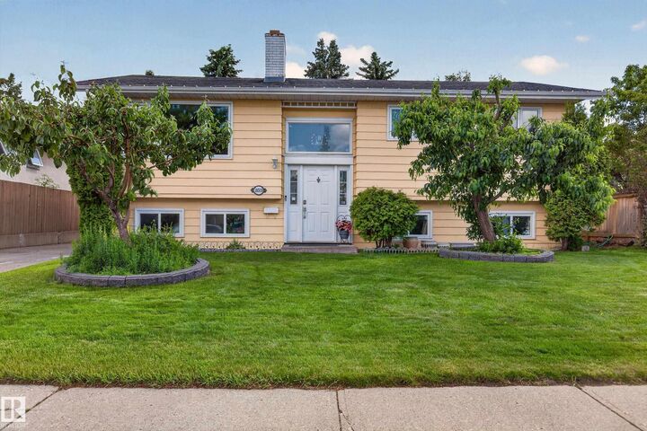 18509 92A Avenue NW — photo 1