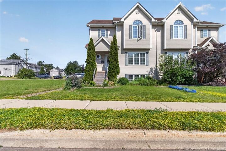 205 Lonsdale Drive — photo 1