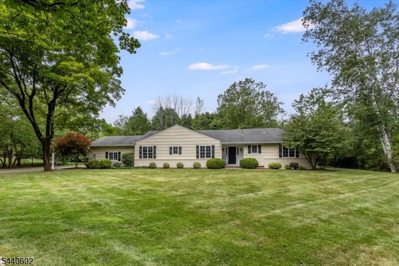 Property Photo:  24 Brookfield Way  NJ 07945 