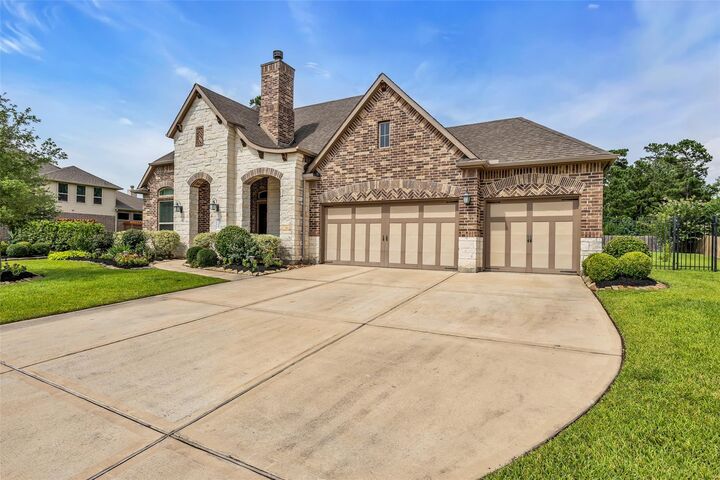 Property Photo: 14003 S Evergreen Ridge Court TX 77354
