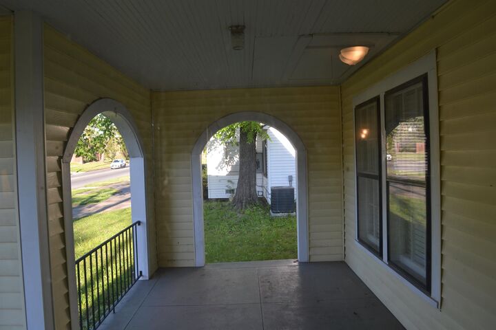 Property Photo:  605 W Tyler  TX 75644 