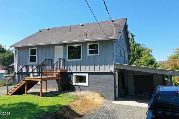 Property Photo:  1039 NE Grant Street  OR 97365 