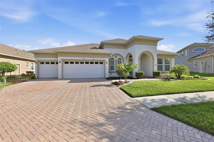 Property Photo: 7121 Hatpin Loop FL 33545