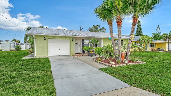 Property Photo:  1003 21st Avenue W  FL 34221 