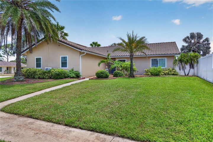 Property Photo:  4831 Blue Jay Circle  FL 34683 