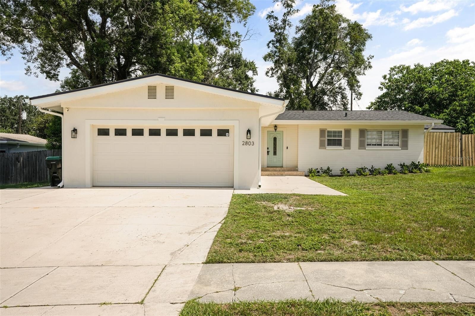 Property Photo: 2803 Riddle Drive FL 32789