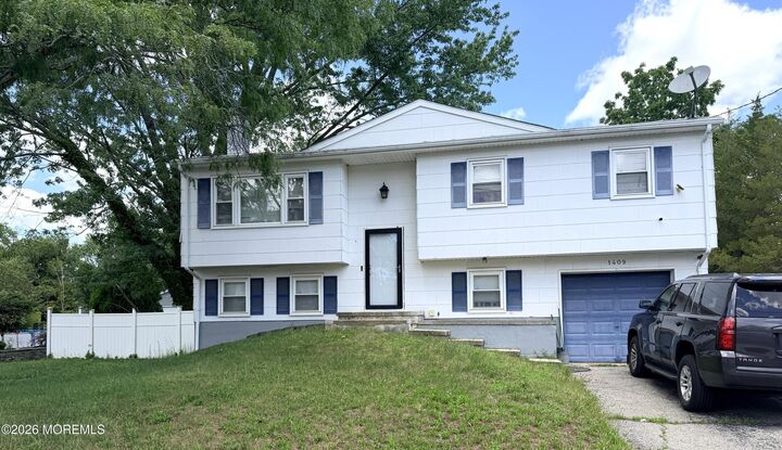 Property Photo:  1409 Brookfield Drive  NJ 08701 