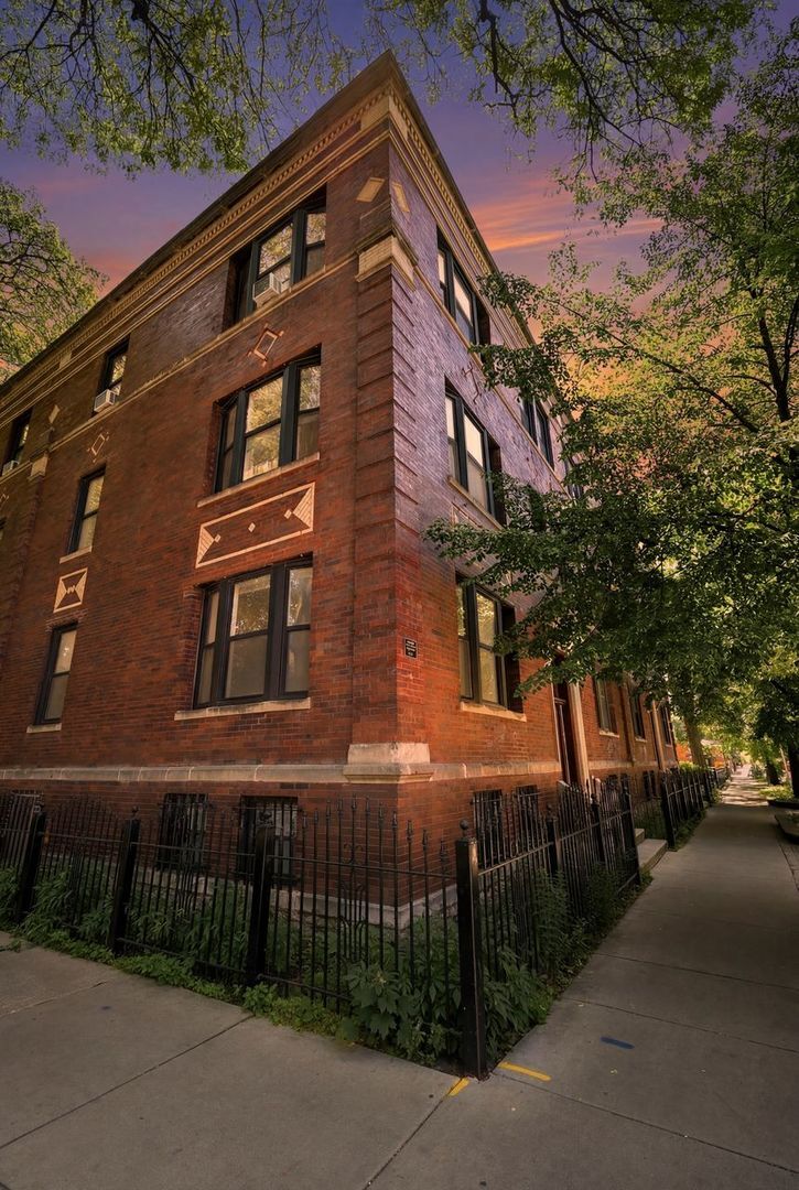 Property Photo: 5203 S Woodlawn Avenue G IL 60615