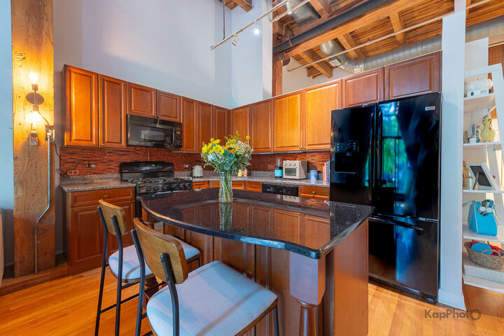 Property Photo:  1330 W Monroe Street 108  IL 60607 