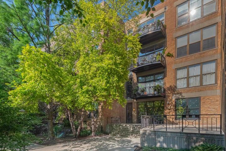 Property Photo:  1330 W Monroe Street 108  IL 60607 