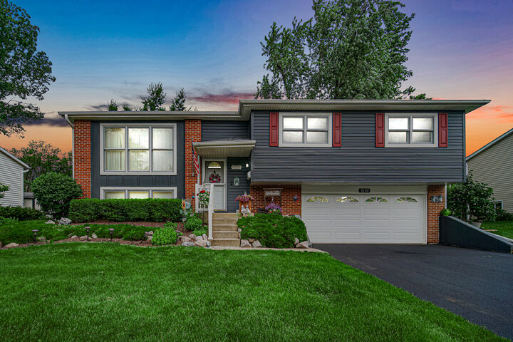 Property Photo:  3136 Everglade Avenue  IL 60517 