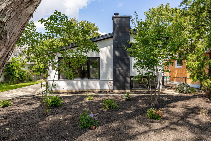 Property Photo:  1307 Pershing Avenue  IL 60189 