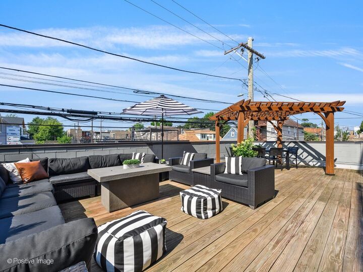 Property Photo: 2550 W Fullerton Avenue 2E IL 60647