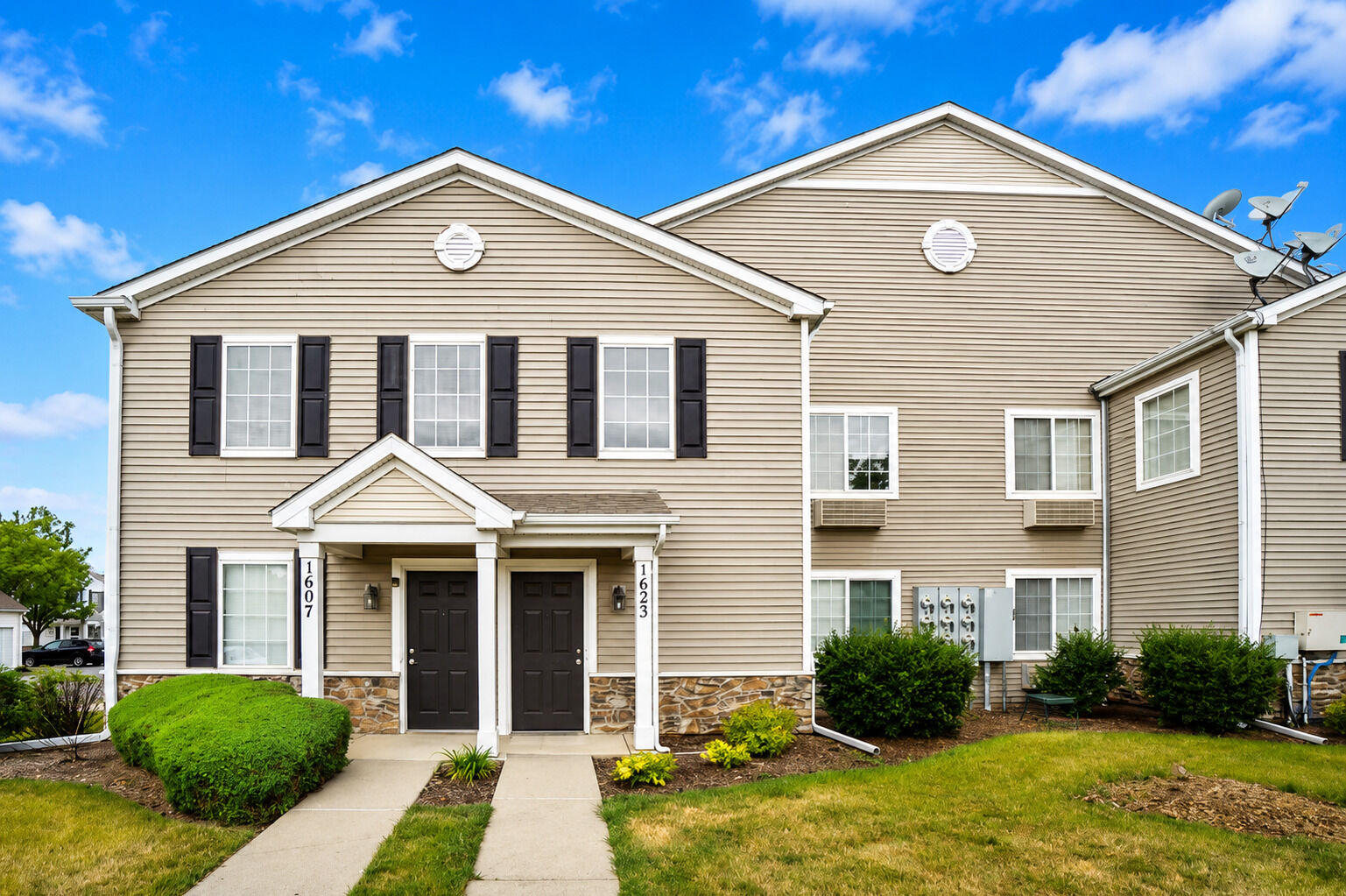 Property Photo:  1623 Silverstone Drive 1623  IL 60110 
