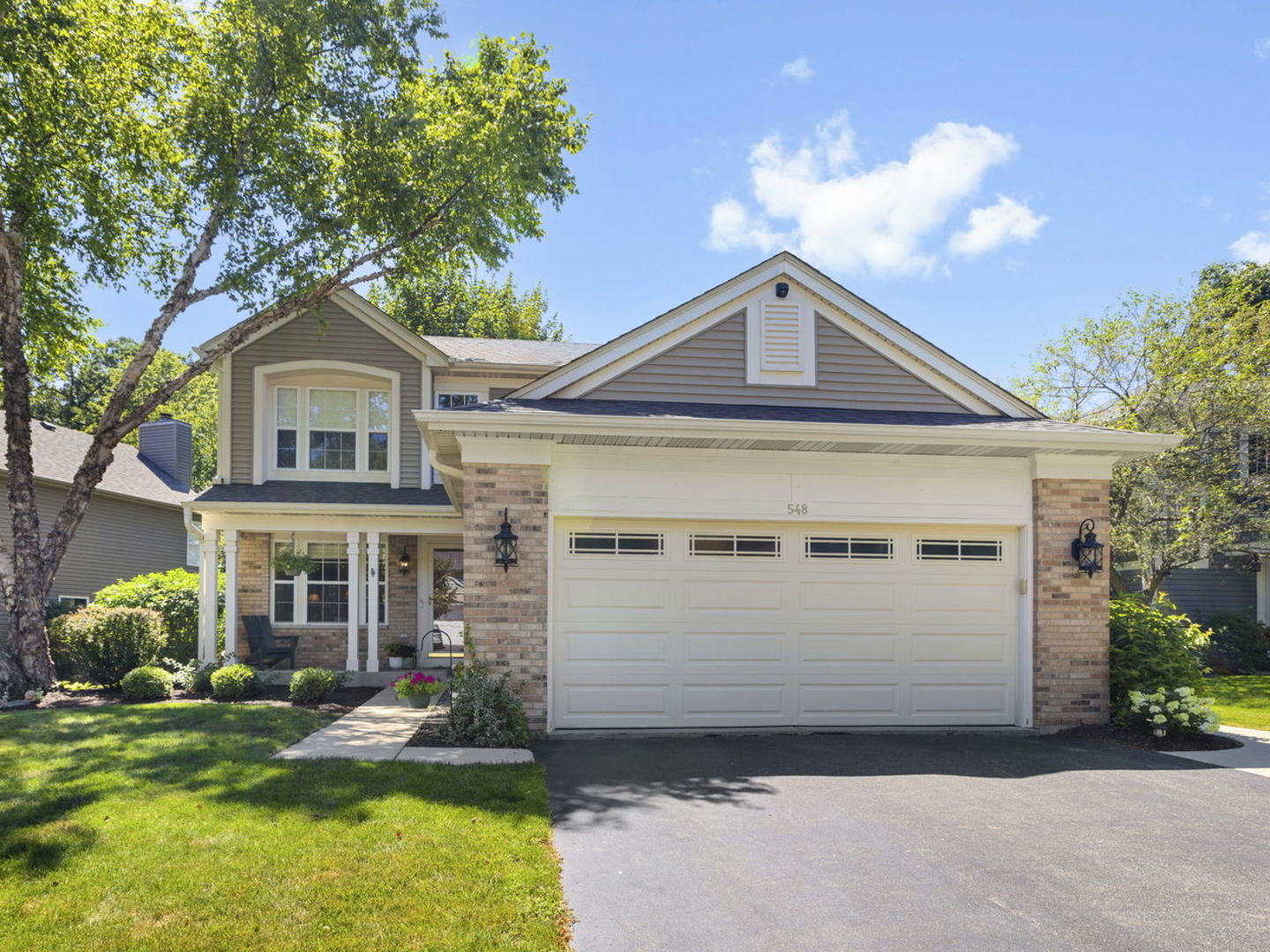 Property Photo:  548 Arbor Lane  IL 60177 