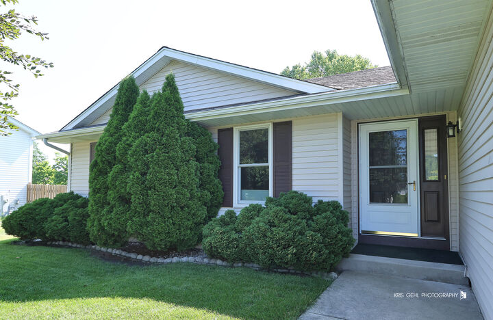 Property Photo: 608 Wimbleton Trail IL 60050