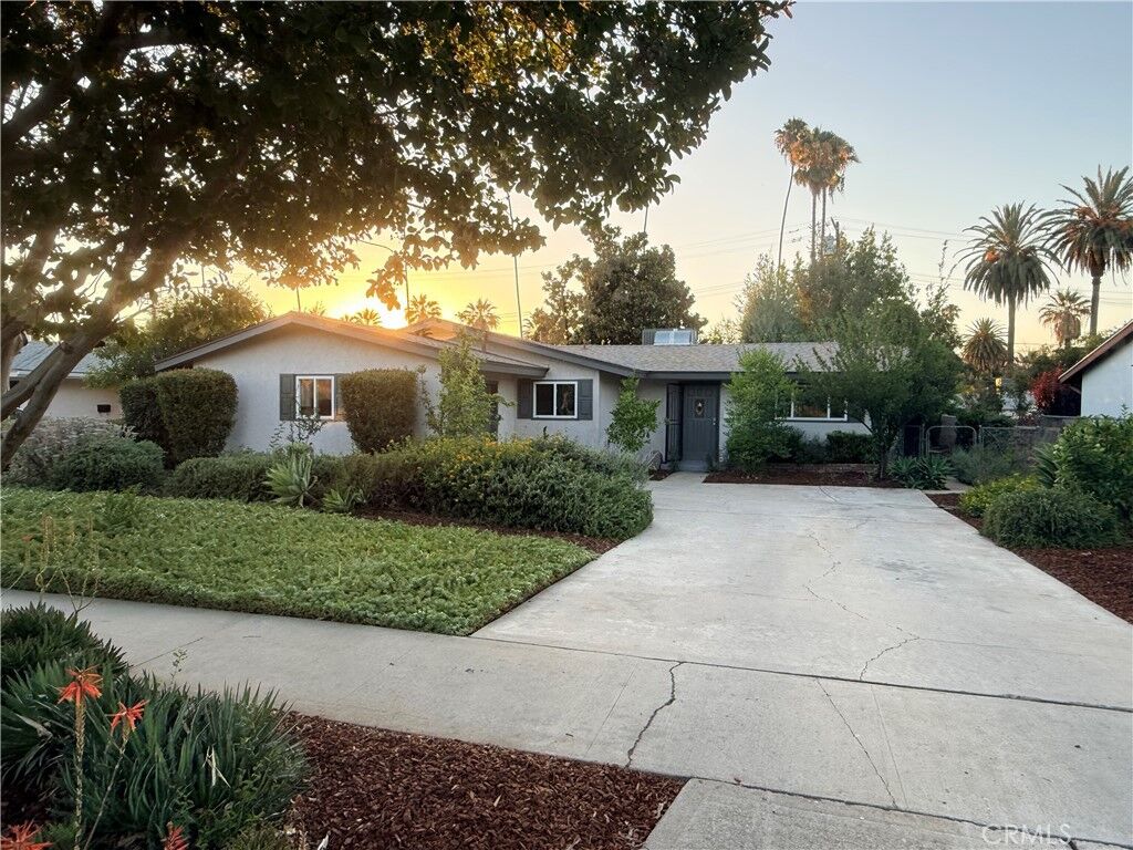 Property Photo: 8 Dale CA 92373