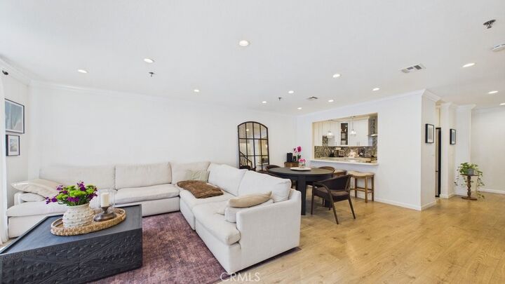 Property Photo:  735 W California 102  CA 91203 