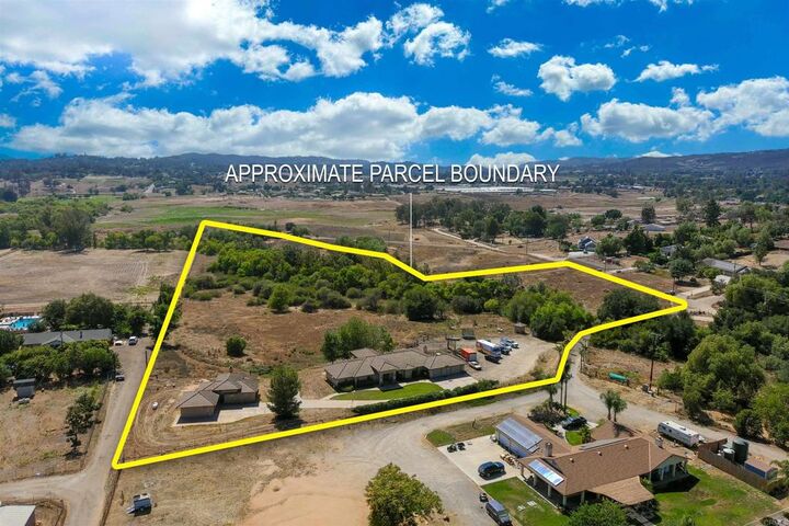 Property Photo:  285 87 Penn Street  CA 92065 