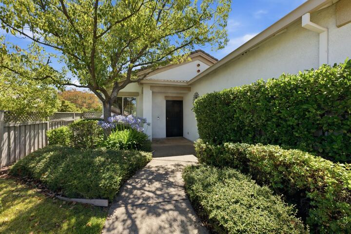 Property Photo:  869 Greenridge Court  CA 95648 