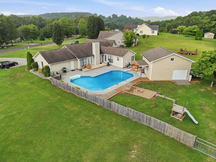 Property Photo:  155 County Road 327  TN 37826 