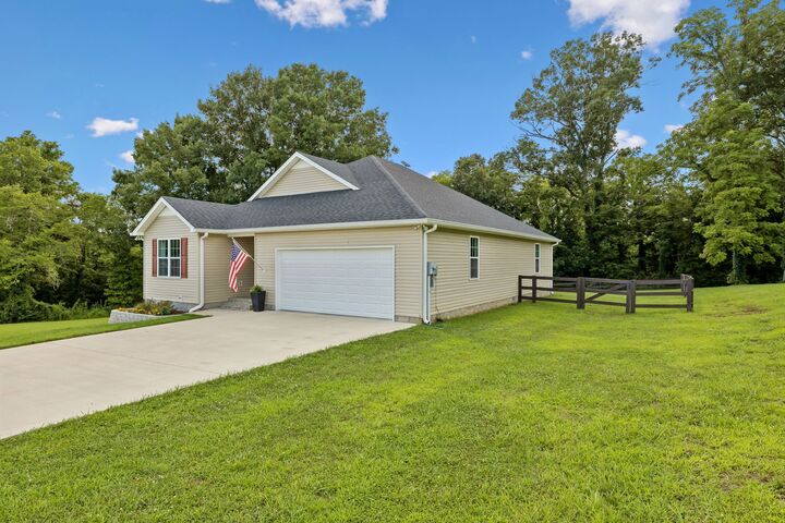 Property Photo: 111 Fiddlers Ct TN 38478