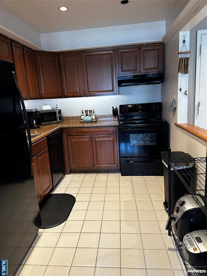 Property Photo:  520 Newark Pompton Turnpike 218  NJ 07444 