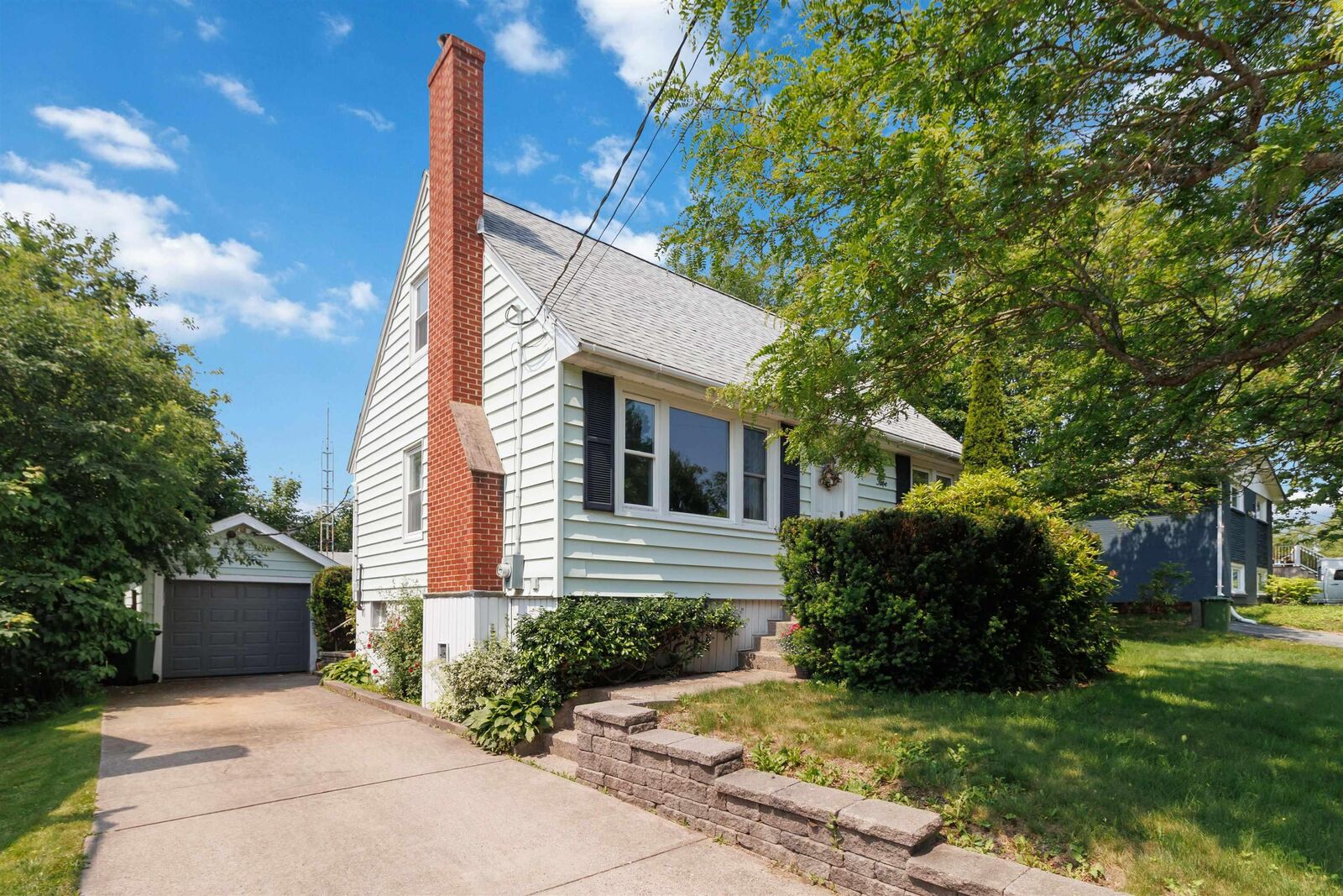 Property Photo: 5 Richards Drive NS B3A 2P1
