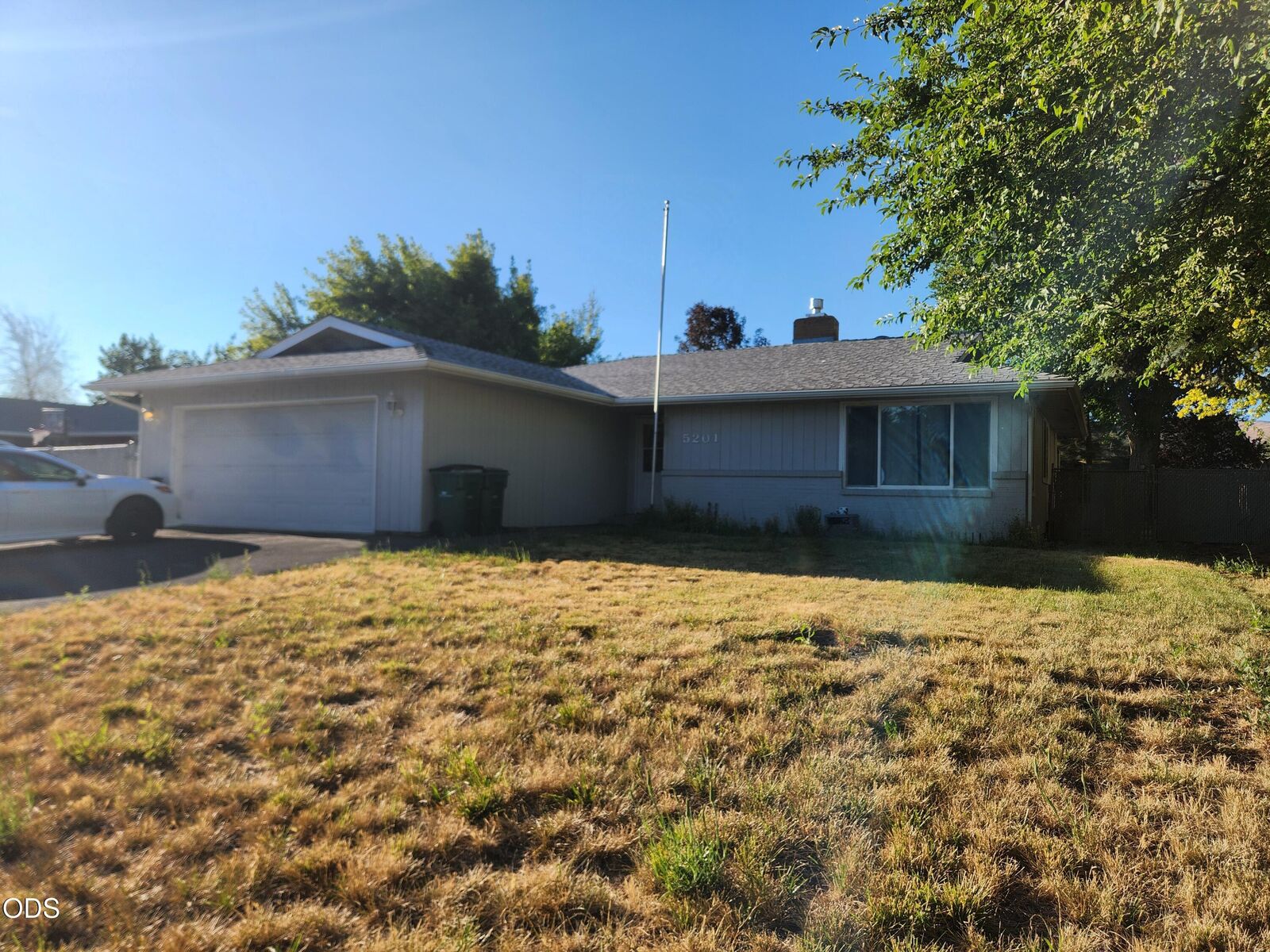 Property Photo: 5201 Laurelwood Drive OR 97603