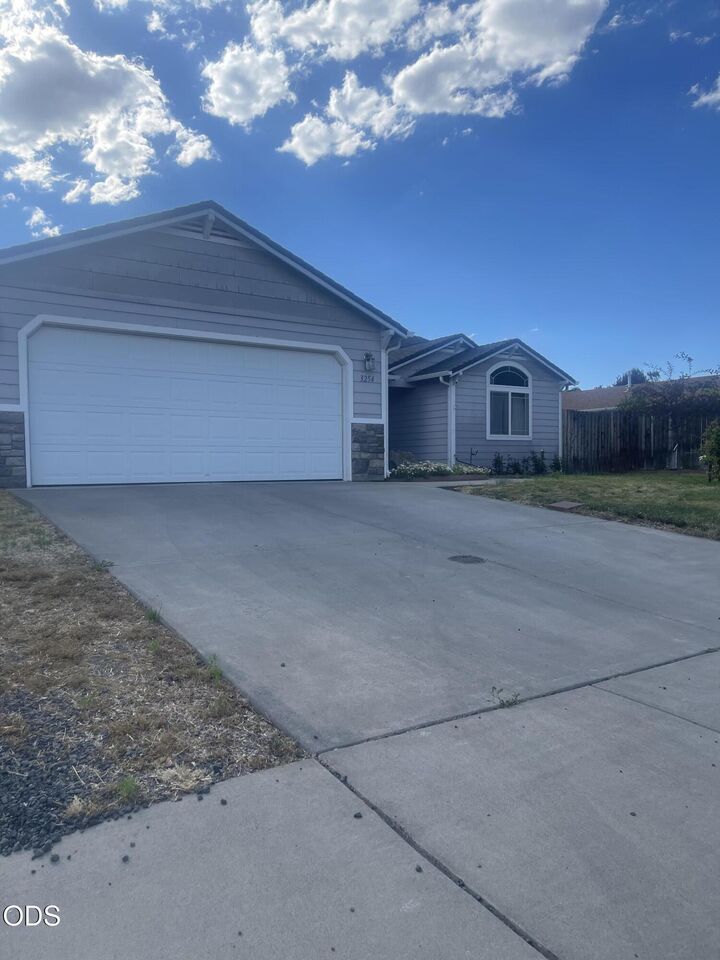 Property Photo:  3254 Barnes Way  OR 97603 