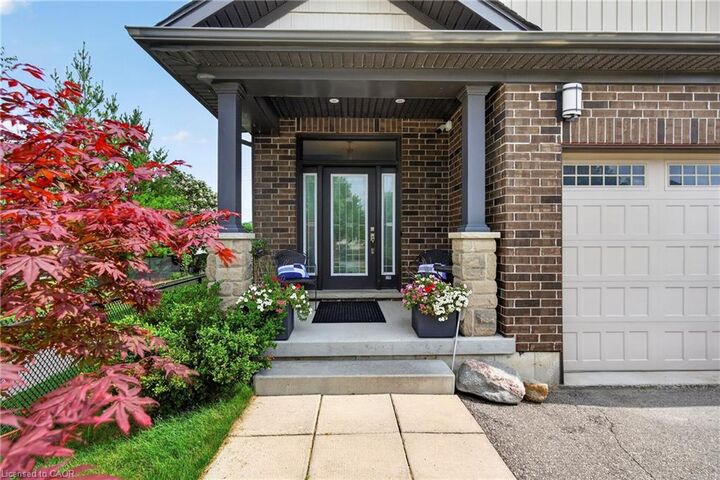 Property Photo:  516 Netherwood Crescent  ON N2P 0B6 
