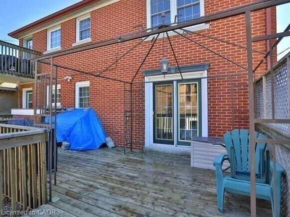 Property Photo: 92 Pattandon Avenue C ON N2M 3S5