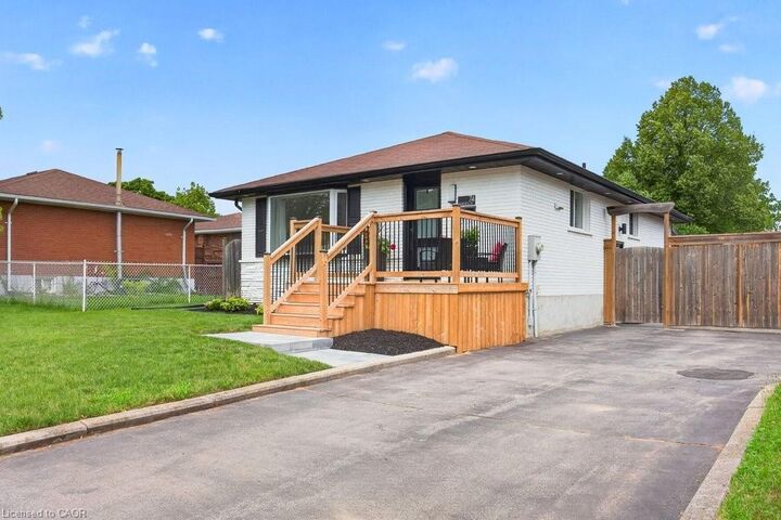 Property Photo:  74 Balmoral Drive  ON N3R 5B9 