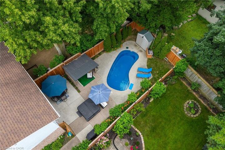 Property Photo: 12 Woods End ON N3R 6M8
