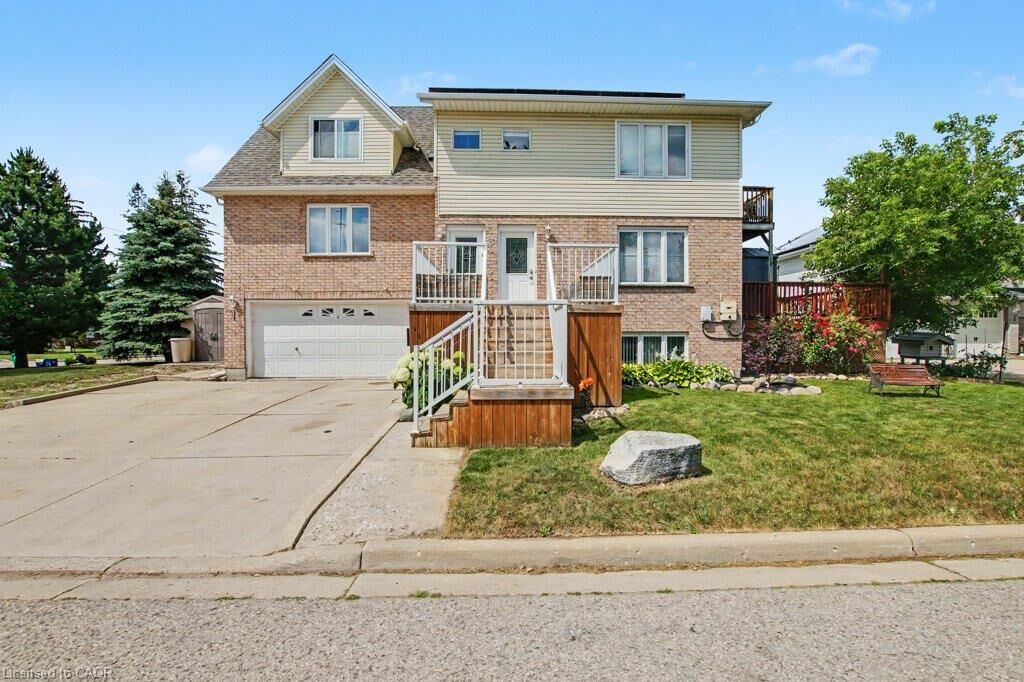 Property Photo:  3 Colyer Place Upper  ON N2K 4E3 