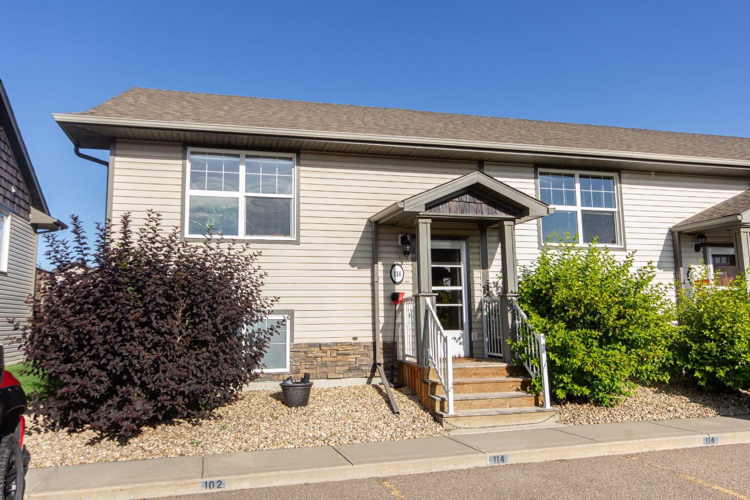 Property Photo:  114 Redwood Boulevard  AB T4S 0J5 