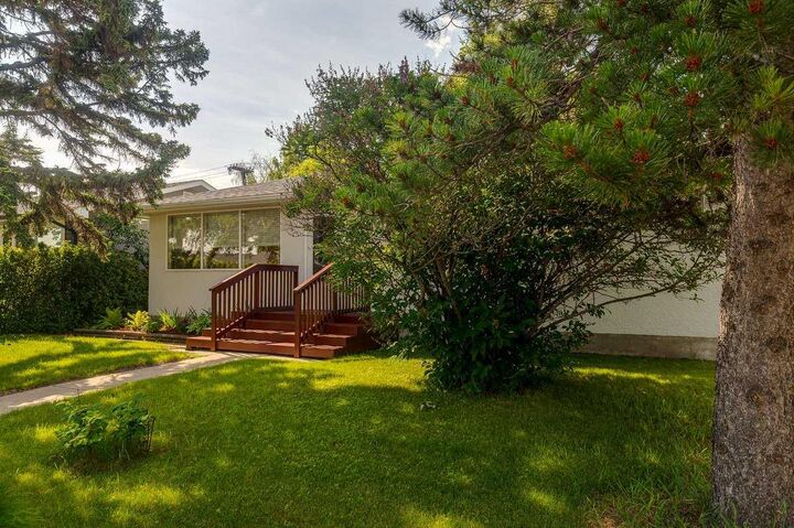Property Photo:  5958 West Park Crescent Crescent N  AB T4N 1G3 