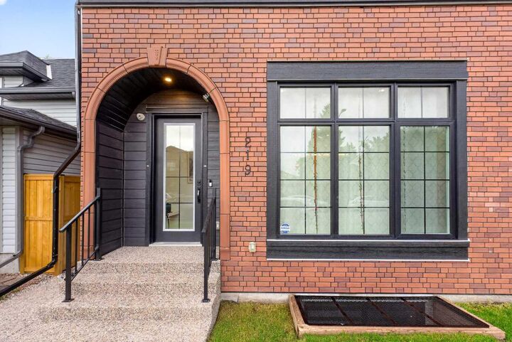 Property Photo: 219 18 Avenue NE AB T2E 1N3