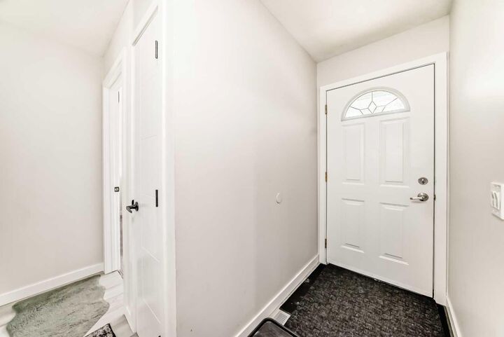 Property Photo:  6712 23 Avenue NE  AB T1Y 1V4 